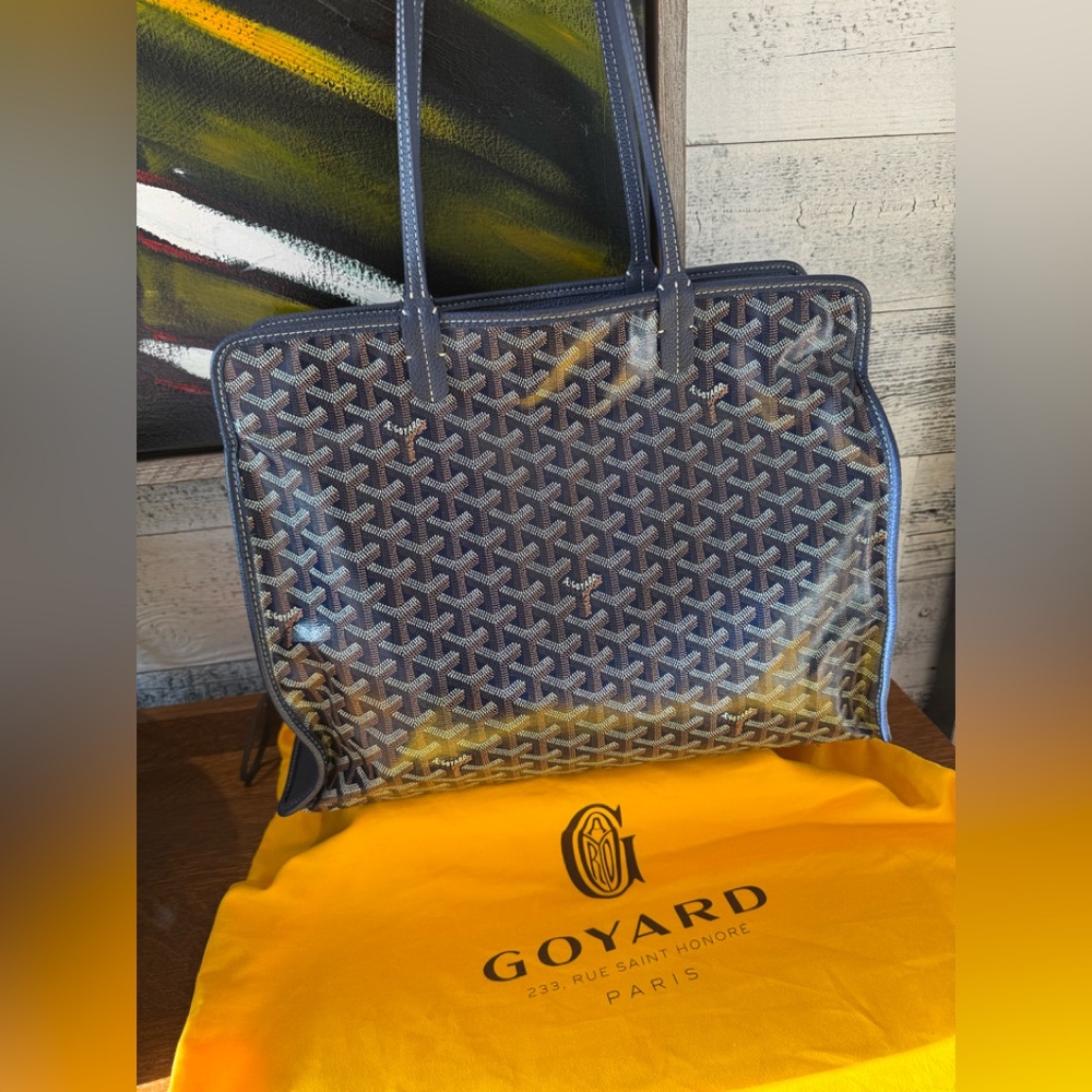 GOYARD Hardy PM! Beautiful condition!  Hard to find!